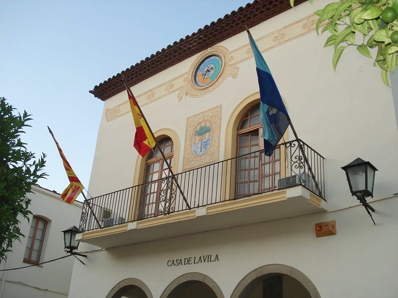Façana de l'Ajuntament de Pineda