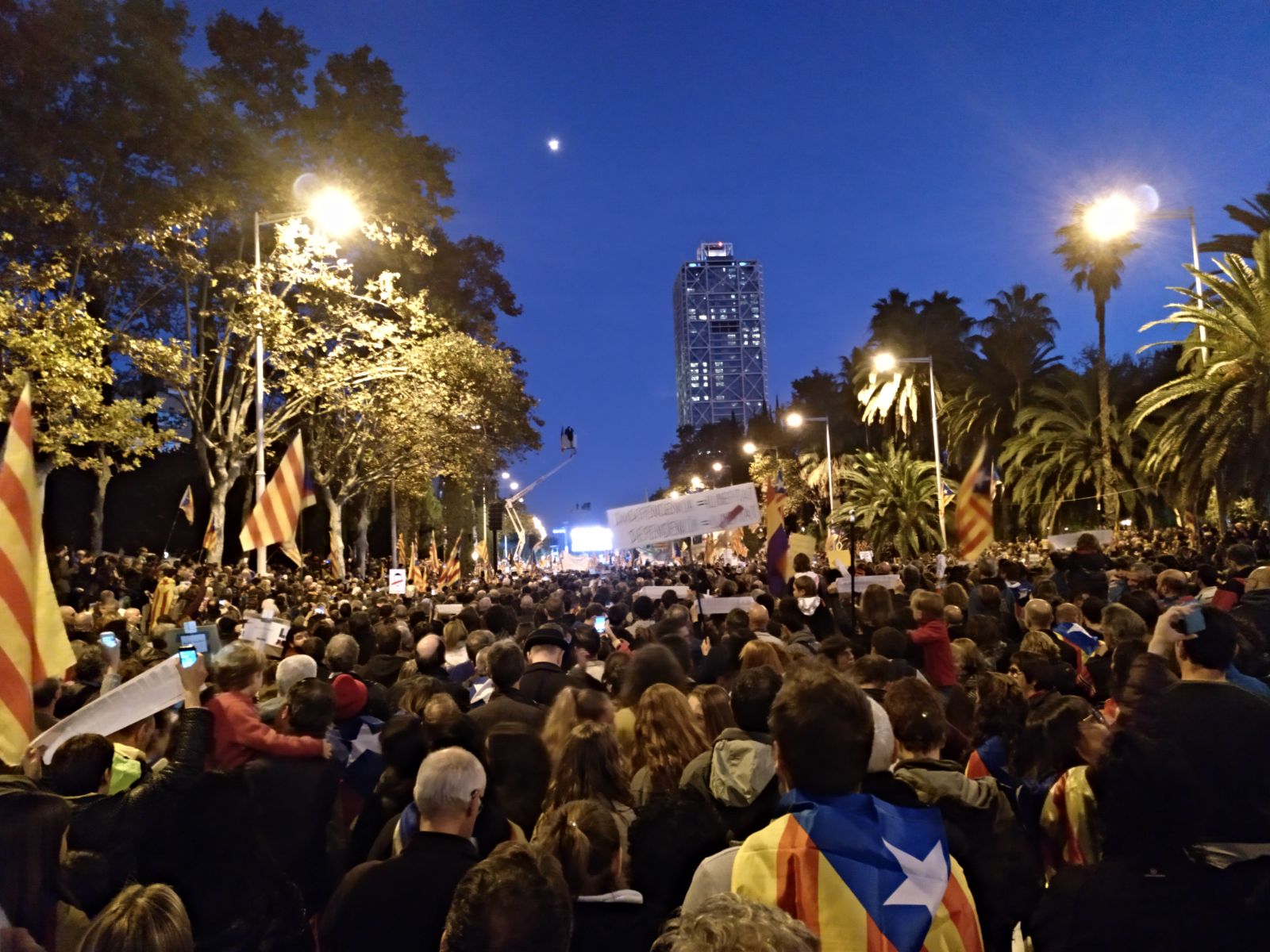 manifestació de barcelona, radio pineda