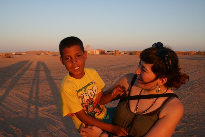 Nen sahrauí acollit en una família del Maresme