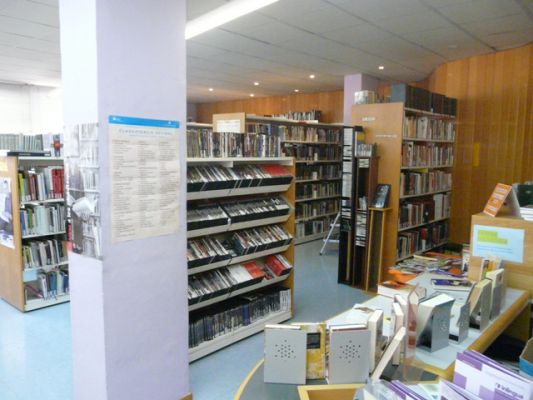 Interior de la Biblioteca de Poblenou