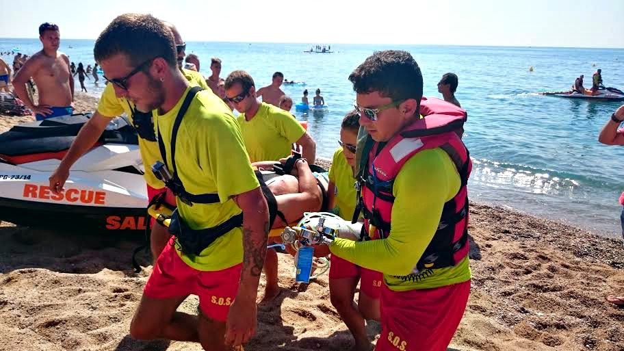 Simulacre de salvament a la platja