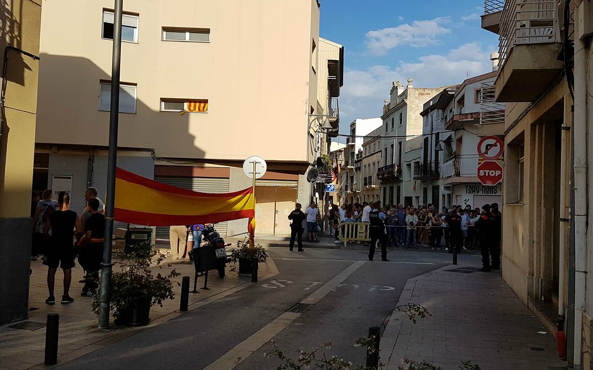 Manifestació en suport a la Policia Nacional (foto de Raimon Miranda)