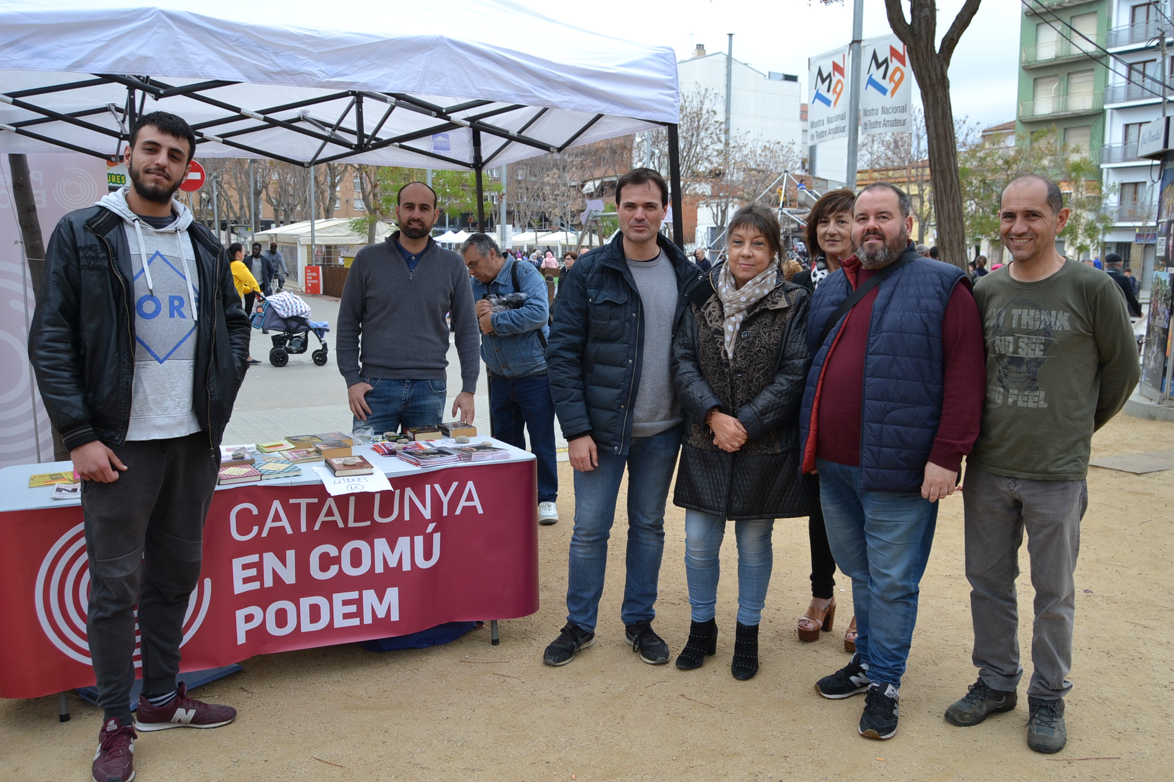 Pineda en Comú el dia de Sant Jordi amb Joan Mena