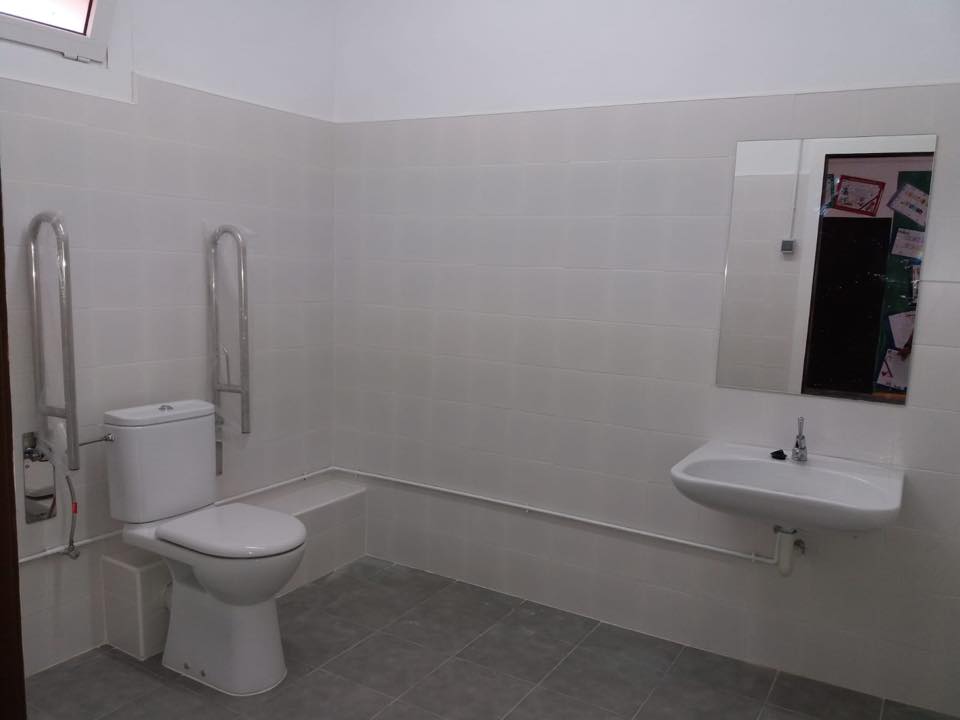 lavabos adaptats a l'Escola Jaume I